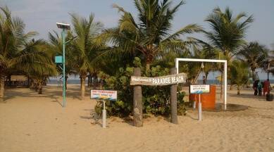 1200px-Paradise_beach